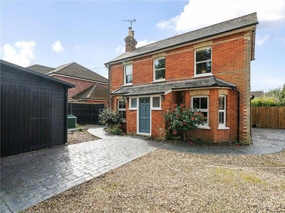 4 Bedroom Detached House For Sale In Farnham, Hampshire