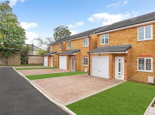 4 Bedroom Detached House For Sale In Luton, Bedfordshire