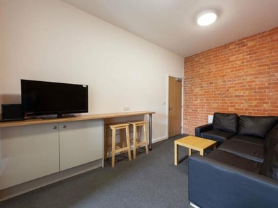 4 Bedroom Flat For Rent In Lower Brown Street