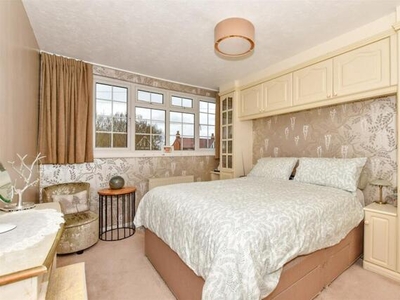 4 Bedroom Semi-detached House For Sale In Brentwood
