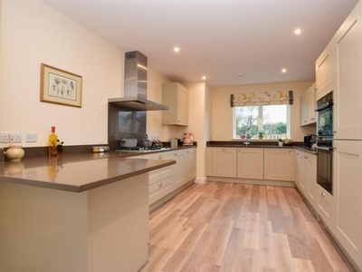 4 Bedroom Semi-detached House For Sale In Chigwell
