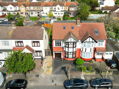 4 Bedroom Semi-detached House For Sale In Ilford