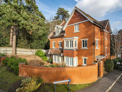 4 Bedroom Semi-detached House For Sale In Surrey