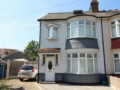 4 bedroom semi-detached house for sale Southend-on-sea, SS0 0TF