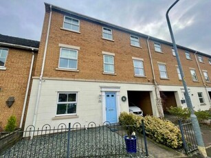 4 Bedroom Town House For Sale In Daventry