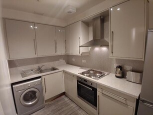 5 Bedroom Flat For Rent In Hillside, Edinburgh