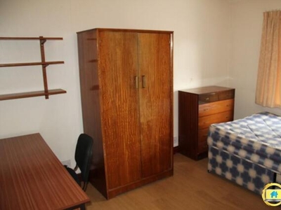 5 Bedroom Semi-detached House For Rent In Nottingham, Nottinghamshire