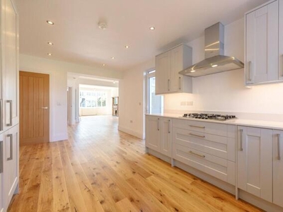 5 Bedroom Semi-detached House For Sale In Hendon