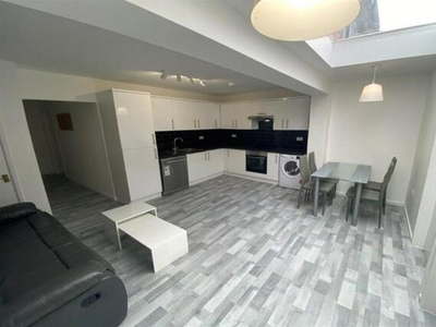 5 Bedroom Terraced House For Rent In Beeston