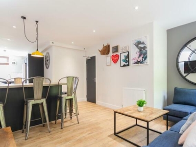 6 Bedroom Flat For Rent In Huddersfield