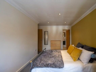 6 Bedroom Semi-detached House For Rent In Nottingham