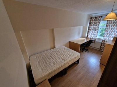 6 Bedroom Semi-detached House For Rent In Nottingham, Nottinghamshire