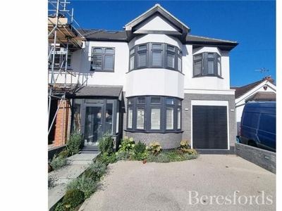 6 Bedroom Semi-detached House For Sale In Romford