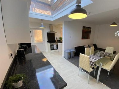 6 Bedroom Terraced House For Rent In Beeston