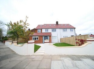 7 Bedroom Semi-detached House For Sale In Barnet, North London