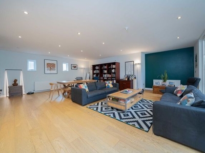 Flat for sale in Broughton Road, London SW6