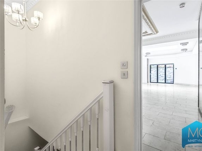 Flat for sale in Frognal, Hampstead NW3