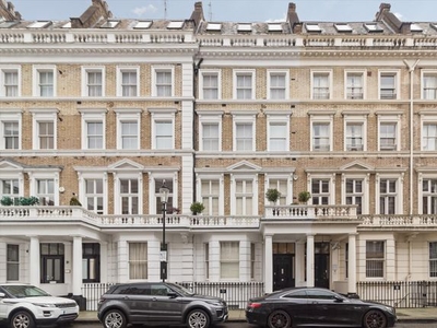 Flat for sale in Manson Place, London SW7