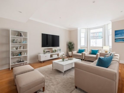 Flat for sale in Vicarage Gate, London W8