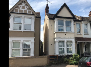 Semi-detached House For Sale In Westcliff-on-sea, Essex