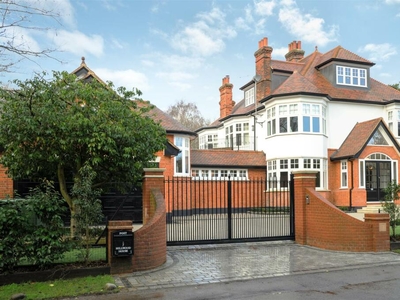 6 bedroom detached house for sale in Hillwood Grove, Hutton Mount, Brentwood, CM13