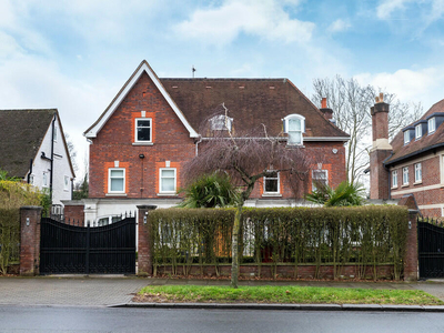 6 bedroom detached house for sale in The Bishops Avenue, East Finchley N2