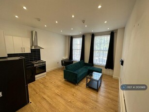 1 bedroom flat for rent in Denmark Hill, London, SE5