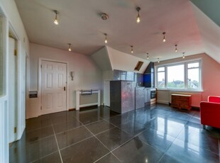 1 bedroom flat for rent in Gleneldon Road, Streatham, SW16