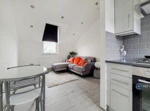 1 bedroom flat for rent in Myatts Fields South, London, SW9