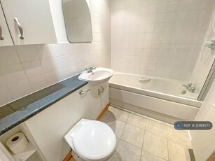 1 bedroom flat for rent in Seymour Grove, Manchester, M16
