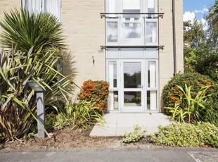 1 Bedroom Retirement Apartment For Sale in Halifax, West Yorkshire
