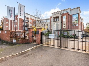 2 Bed Flat/Apartment For Sale in Virginia Water, Surrey, GU25 - 4822587