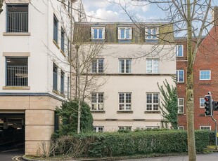 2 Bed Flat/Apartment To Rent in Woodford Way, WItney, OX28 - 517