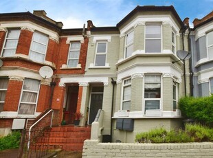 2 bedroom flat for rent in Churchfield Avenue, North Finchley, N12