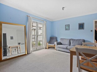 2 bedroom flat for rent in Clapham Road, Oval, London, SW9