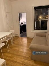 2 bedroom flat for rent in Daventry Street, London, NW1