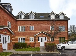 2 bedroom flat for rent in Riverhead Close, Walthamstow, London, E17