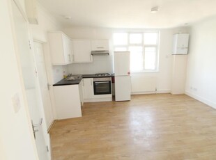 2 bedroom flat for rent in Seymour Avenue, Tottenham, N17