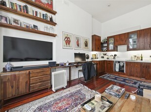 2 bedroom flat for rent in Sutherland Avenue,
Little Venice, W9