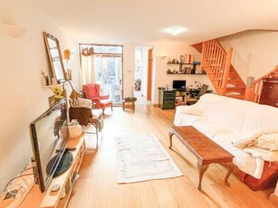 2 Bedroom Flat For Sale In West Hampstead, London