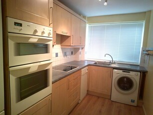 2 bedroom ground floor flat for rent in Winston Close, Romford, London, RM7