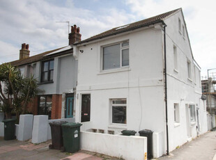 2 bedroom maisonette for rent in Bennett Road, Brighton, BN2