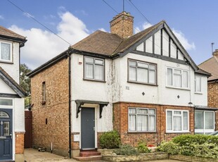 3 Bed House For Sale in Stanmore / Harrow Borders, Middlesex, HA3 - 5392775