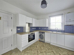 3 bedroom apartment for rent in Ferndale Road, SW4