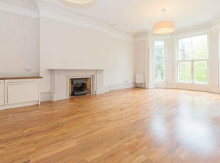 3 bedroom flat for rent in Heath Drive, Hampstead NW3
