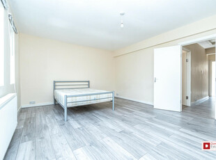 3 bedroom maisonette for rent in Lower Clapton Road, Lower Clapton, Hackney, E5