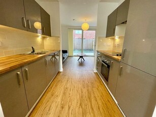 3 bedroom mews property for rent in Leaf Street, Manchester, M15 5AW, M15