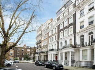 3 bedroom penthouse for rent in Beaufort Gardens, Knightsbridge, London, SW3