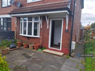 3 bedroom semi-detached house for rent in Cloagh Road, Manchester, M43