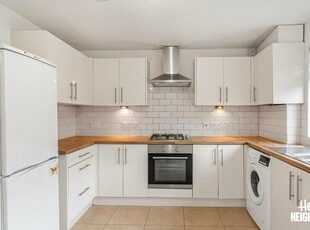 3 bedroom terraced house for rent in Colman Road, London, E16